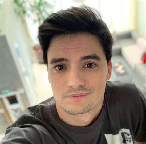 Fotos do youtuber Felipe Neto nu (pelado)